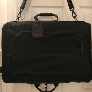 tumi laundry bolsa